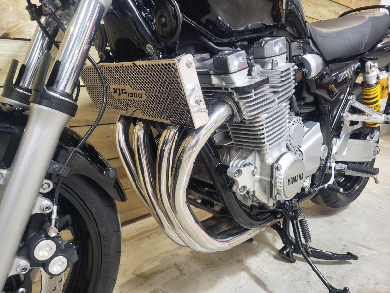 YAMAHA XJR1300