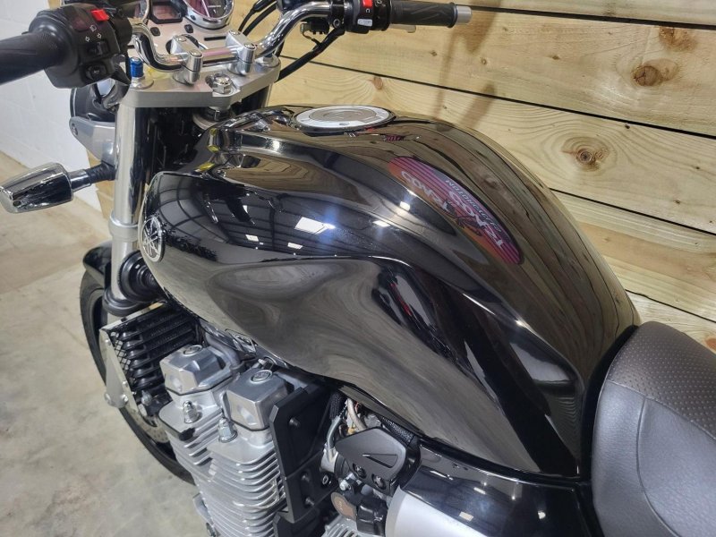 YAMAHA XJR1300