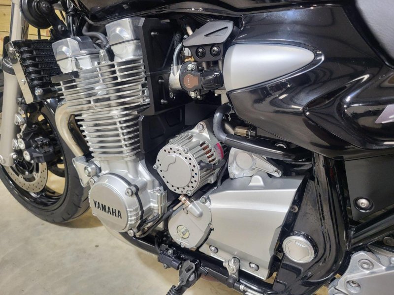 YAMAHA XJR1300