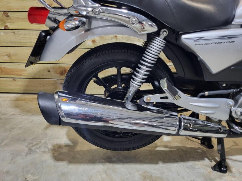 YAMAHA YBR125 CUSTOM