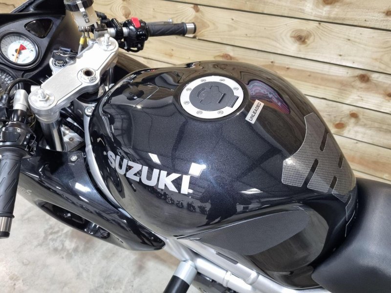 SUZUKI SV650S