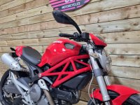 DUCATI MONSTER 696
