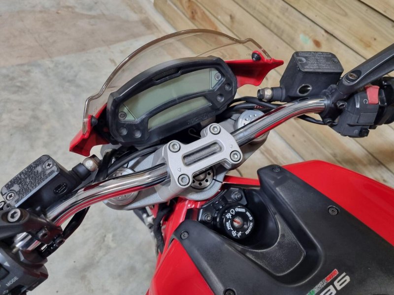 DUCATI MONSTER 696