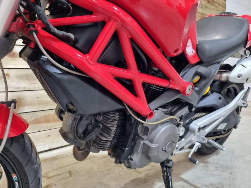 DUCATI MONSTER 696