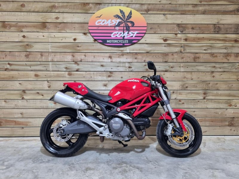 DUCATI MONSTER 696