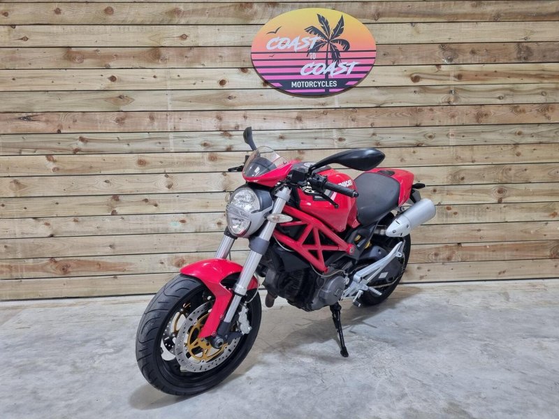 DUCATI MONSTER 696