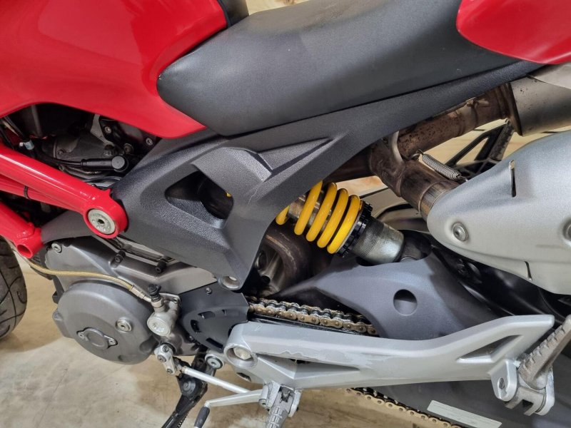 DUCATI MONSTER 696