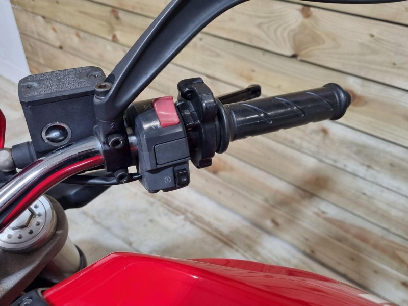 DUCATI MONSTER 696