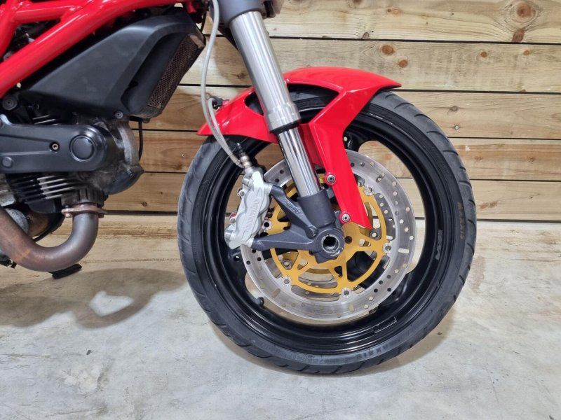 DUCATI MONSTER 696