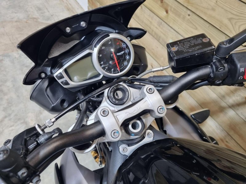 TRIUMPH STREET TRIPLE 675