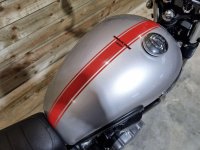 TRIUMPH THRUXTON 900