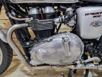TRIUMPH THRUXTON 900