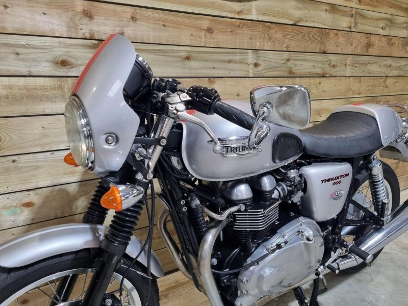 TRIUMPH THRUXTON 900